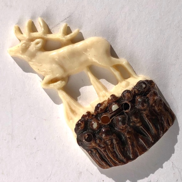 vintage deer with antlers stag plastic sewing button left facing cream brown - Picture 5 of 9